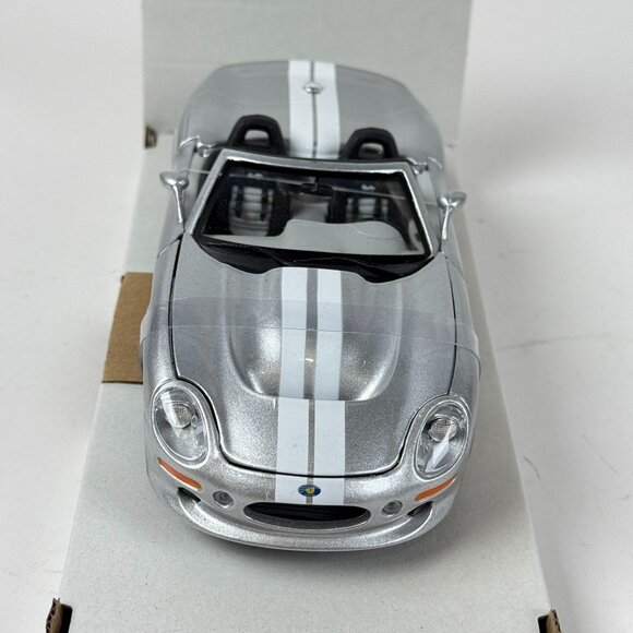 Maisto Premiere DC 1:24 Shelby Series One Silver Convertible w/ Box - Picture 3 of 9